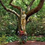 Garden sculpture, statue, woman — Enjoy Free Spins with Every No Deposit Casino Bonus