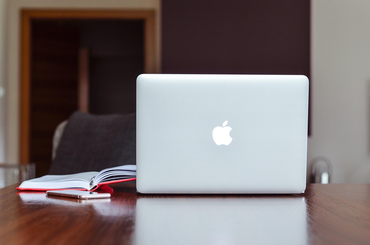 Apple, macbook, notebook — How eladelantado Supports Informed Decision-Making