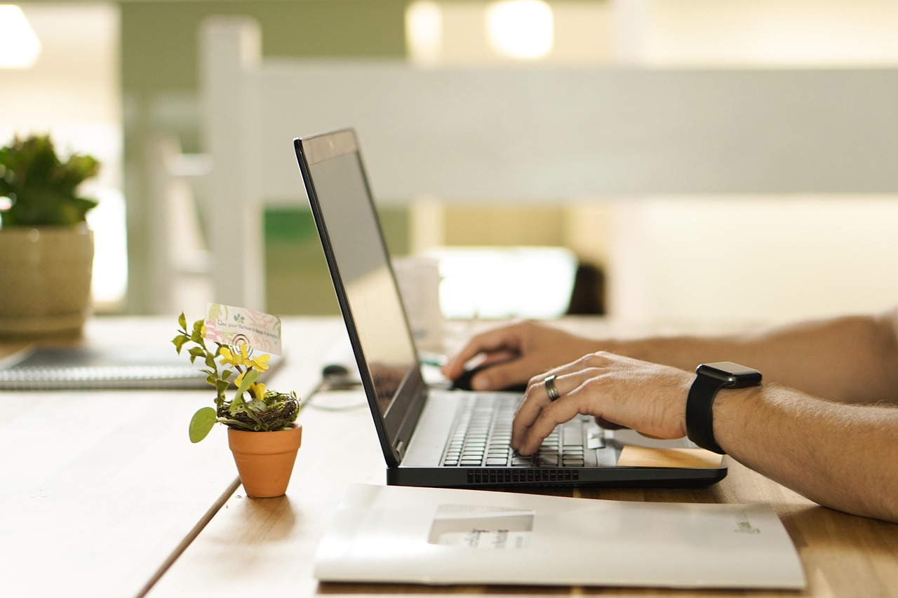 Online, connection, nature — Navigating the Functionality of Metatrader 4 Webtrader: A Comprehensive Guide